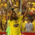 Ronaldinho fue la estrella de la Noche Amarilla 2016.
