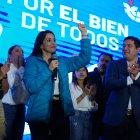 Marcela Aguiñaga junto a Luisa González