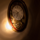 El Reloj del Juicio Final, creado por científicos en 1947, marca 85 segundos para la medianoche y simboliza el nivel de riesgo que enfrenta la humanidad por amenazas nucleares, climáticas y geopolíticas.