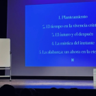 José Pedro Manglano expone los pilares espirituales de Hakuna durante una charla sobre fe y juventud.