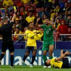 El lateral izquierdo Diego El Chiqui Palacios (c) fue parte de la selección nacional que disputó la Copa del Mundo Catar 2022.