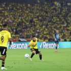 Barcelona SC enfrentando a Guayaquil City en la Noche Amarilla 2026.