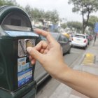 La tarifa mínima es de $ 0,25 por 15 minutos, funcionan con monedas de
5, 10, 25 centavos y 1 dólar.