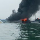El barco Gold Tuna se incendió la madrugada del 2 de febrero frente a las costas de Manta; la nave ya había sido intervenida por la Policía por el hallazgo de explosivos.