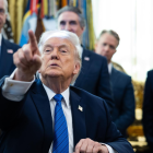 Donald Trump participa en un acto oficial en Washington, en medio de sus críticas a los Grammy y a Trevor Noah por la mención de la isla Epstein.