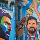 Walter Arce y el mural gigante de Messi que custodia un barrio de Ecuador.