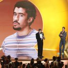 Bad Bunny rompió barreras al ganar Álbum del Año en español en los Grammy 2026, en una noche dominada por la protesta política contra la agencia ICE