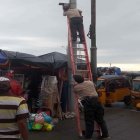 La Policía Nacional inspeccionó una cámara de seguridad del sector donde se cometió el sicariato.