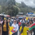 La movilización binacional, hasta este medio día, avanzaba hacia el puente internacional de Rumichaca