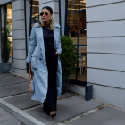 Las piezas vintage son parte central de su forma de vestir, incluso antes de que se convirtieran en tendencia.