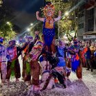 Corsos de flores y desfiles nocturnos de vivirán en varios puntos de Quito durante el Carnaval de 2026.