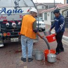 Ante el corte del servicio, algunas familias barajan la idea de abastecerse con botellones y tanqueros con anticipación.