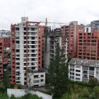 El edificio se ubica en Bellavista, en el norte de Quito. En 2017 se iniciaron las observaciones.