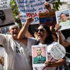 Familiares de presos políticos participan en una protesta frente al Palacio de Justicia este jueves, en Caracas (Venezuela).