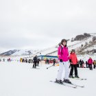 Atracción. Los turistas del sur de Italia esquían en la pequeña estación de esquí de Roccaraso, en la región de Abruzos, durante este invierno de 2026.