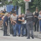 Los familiares lloraron por el asesinato de las víctimas.