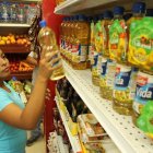 Una tienda que vende  una variedad de aceites para la cocina.