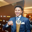 Patrik Mercado se llevó el premio al mejor jugador de la LigaPro. Lució feliz el trofeo y el anillo.