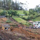 Fotografía cedida por la Gobernación de Nariño que muestra un deslizamiento de tierra este sábado 7 de febrero, en el municipio de Mallama, en el departamento de Nariño (Colombia).