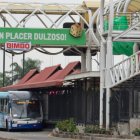 Diariamente miles de personas transitan por la parada Centro de Convenciones, especialmente en horas pico.