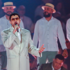 El cantante puertorriqueño Bad Bunny durante su segundo concierto de la gira "Debí Tirar Más Fotos World Tour" en el estadio Atanasio Girardot en Medellín (Colombia).