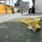 En el lugar del crimen aún permanecía la sábana con la que se cubrió el cadáver.