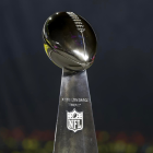 El trofeo que alzará el ganador del Super Bowl.