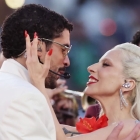 Descubre los detalles de su colaboración y la boda sorpresa en vivo