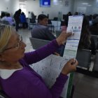 Ciudadanos expresan su inconformidad por el incremento en las planillas de agua, donde ahora se cobra la tasa de basura.