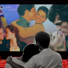 Referencial.Parejas disfrutan de películas románticas en el cine como parte del ritual de San Valentín.