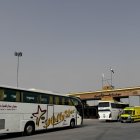 Vehículos en el paso fronterizo de Rafah entre Gaza y Egipto.