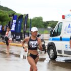 Paula Torres durante la carrera en la ciudad de Machala.