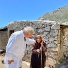 El miembro del equipo Anargyros Mariolis, director del Centro de Salud de Areopolis, ha establecido profundos lazos con la comunidad de Deep Maniot.