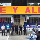 Carles Puyol participó en un partido de exhibición junto a estudiantes de la Unidad Educativa Fe y Alegría.