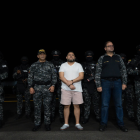 Leonardo Cortázar, implicado en el Caso Encuentro, llega extraditado a Ecuador bajo custodia policial para enfrentar la investigación de la Fiscalía por presunta corrupción.