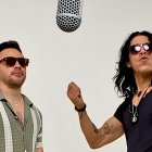 Guiiie Chumpitaz (voces y guitarra) y Antonio ‘Bulla’ Leiva (voces) lideran FatKingBulla, agrupación formada en Miami por músicos peruanos.
