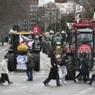 Cientos de tractores y agricultores recorren el centro de la capital este miércoles, convocados por Unión de Uniones y Unaspi en protesta.