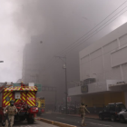 Un incendio en la Bahía causa cierre de vías.