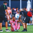 Lionel Messi sufrió una molestia muscular y se obliga la postergación del partido entre Inter e Independiente