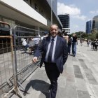 El abogado de Aquiles Álvarez, Ramiro García, en los exteriores del Complejo Judicial Norte, en Quito.