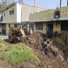 El lodo ingresó a las casas y se acumuló agua en la vía pública.