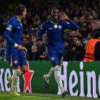 Moisés Caicedo comandará a Chelsea.