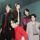 En esta edición RM, Jin, Suga, J-Hope, Jimin, V y Jung Kook discuten sobre su reencuentro, el impacto del servicio militar y el inicio de una nueva etapa.