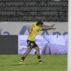 El Toto Nuñez de Barcelona SC y su gol ante Aucas en la Noche Amarilla.