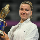 La tenista de 29 años Karolina Muchova con el título de Doha.