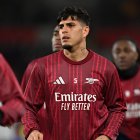 Piero Hincapié juega de central y lateral izquierdo en Arsenal.