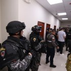 Personal policial ingresó la noche del 16 de febrero de 2026 a las oficinas de Segura EP.