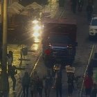 La unidad del Cuerpo de Bomberos Quito llegó al Centro Histórico para tender la emergencia.