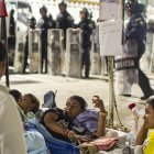 Familiares de presos políticos en huelga de hambre en Caracas sufren problemas de salud.
