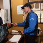 Prevención. En distintos edificios residenciales se priorizan acciones como la vigilancia, el control de visitantes, etc.